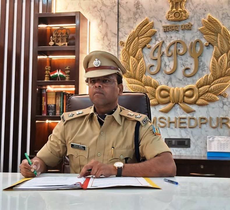Jamshedpur Police Transfer: जमशेदपुर के आजादनगर, सोनारी, गोलमुरी समेत कई थानों के बदले प्रभारी, 26 पदाधिकारियों का हुआ तबादला