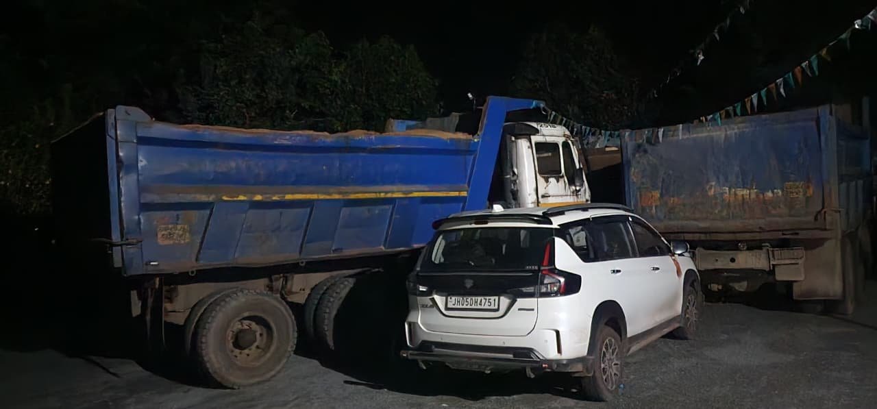 Jamshedpur illegal sand mining : पोटका में अवैध बालू परिवहन पर बड़ी कार्रवाई, 500 सीएफटी बालू लदा हाइवा जब्त