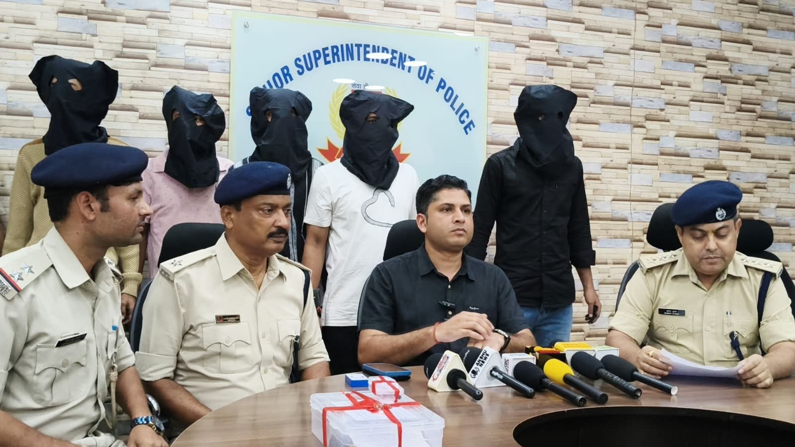Jamshedpur police in action : जुगसलाई में हत्या की कथित साजिश की सूचना पर छापेमारी, हथियार के साथ पांच गिरफ्तार, देशी पिस्टल, मैगजीन में लोड दो जिंदा कारतूस और फायरिंग का खोखा बरामद