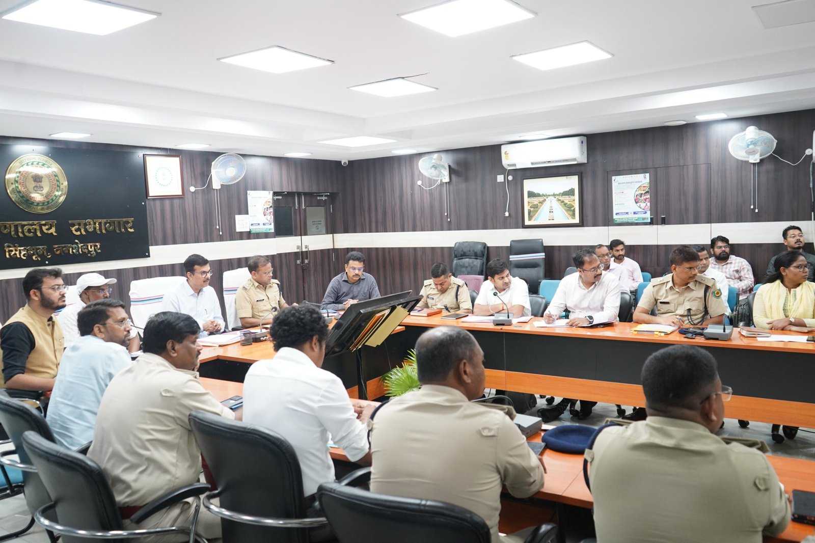 Jamshedpur illegal mining: अवैध खनन पर शिकंजा: 440 टन अवैध खनिज जब्त, 11 वाहन पकड़े गए, 10 लाख जुर्माना वसूला