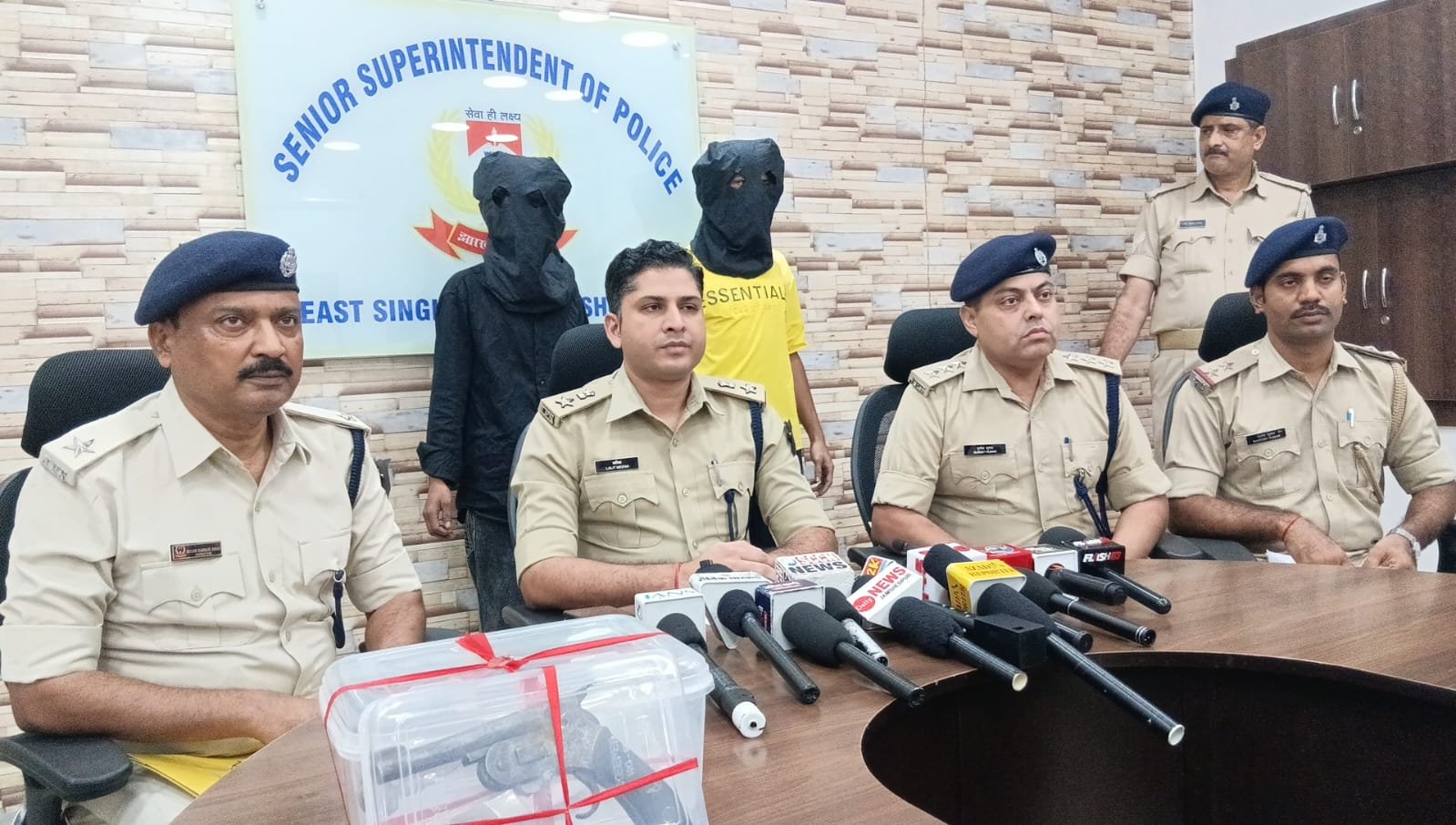 Jamshedpur Jugsalai police in action: जुगसलाई में हत्या की साजिश का खुलासा, दो आरोपी गिरफ्तार, धारदार हथियार और देशी कट्टा बरामद 4 Jamshedpur Jugsalai police in action: जुगसलाई में हत्या की साजिश का खुलासा, दो आरोपी गिरफ्तार, धारदार हथियार और देशी कट्टा बरामद