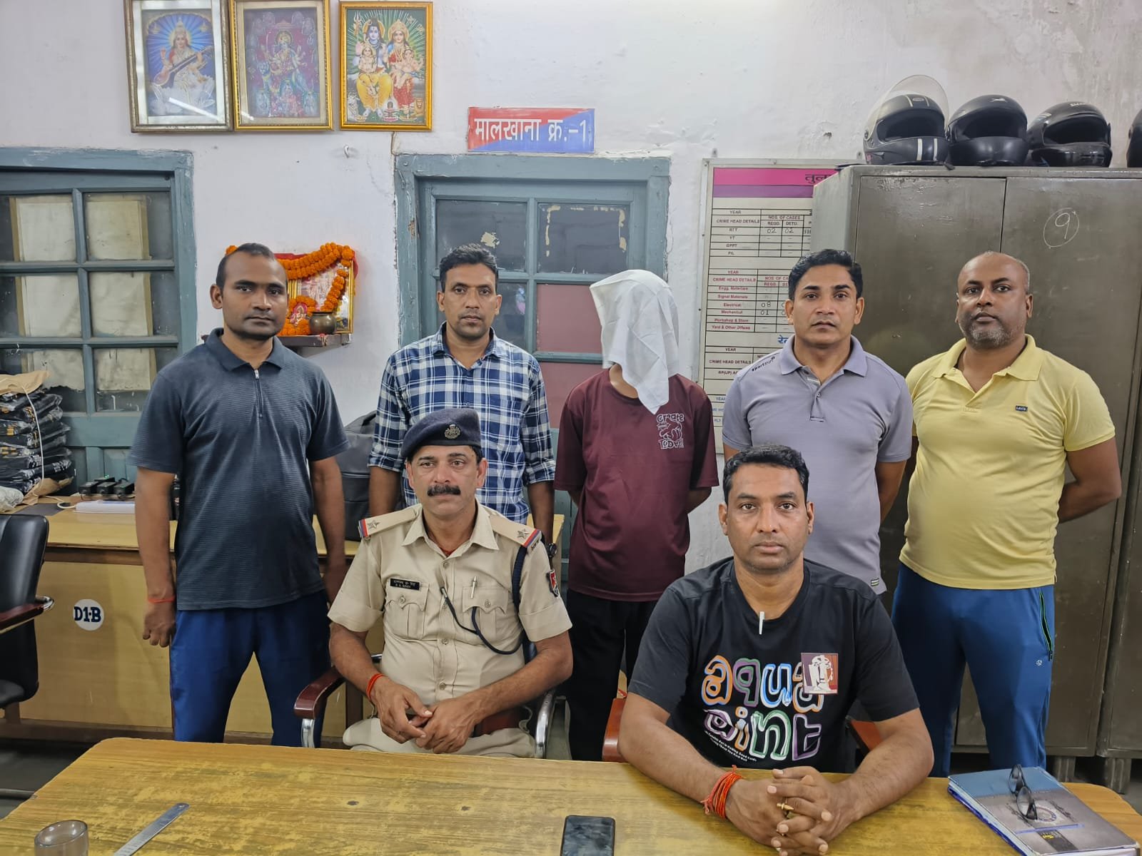 Jamshedpur RPF in action: टाटानगर स्टेशन पर चोरी के मोबाइल के साथ युवक गिरफ्तार, ऑपरेशन यात्री सुरक्षा के तहत RPF और GRP की संयुक्त कार्रवाई, टिकट घर से मोबाइल चोरी का आरोप 9 Jamshedpur RPF in action: टाटानगर स्टेशन पर चोरी के मोबाइल के साथ युवक गिरफ्तार, ऑपरेशन यात्री सुरक्षा के तहत RPF और GRP की संयुक्त कार्रवाई, टिकट घर से मोबाइल चोरी का आरोप