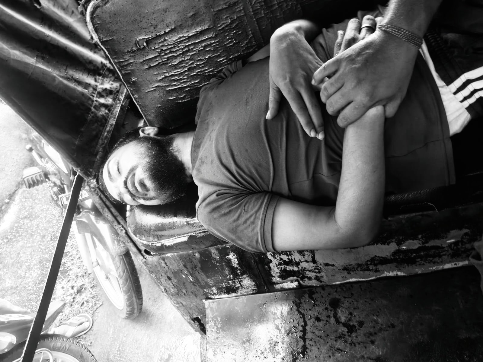 Burmamines Sucide Case: बर्मामाइंस में 35 वर्षीय युवक ने फांसी लगाकर की आत्महत्या, मानसिक तनाव में होने की बात 8 Burmamines Sucide Case: बर्मामाइंस में 35 वर्षीय युवक ने फांसी लगाकर की आत्महत्या, मानसिक तनाव में होने की बात