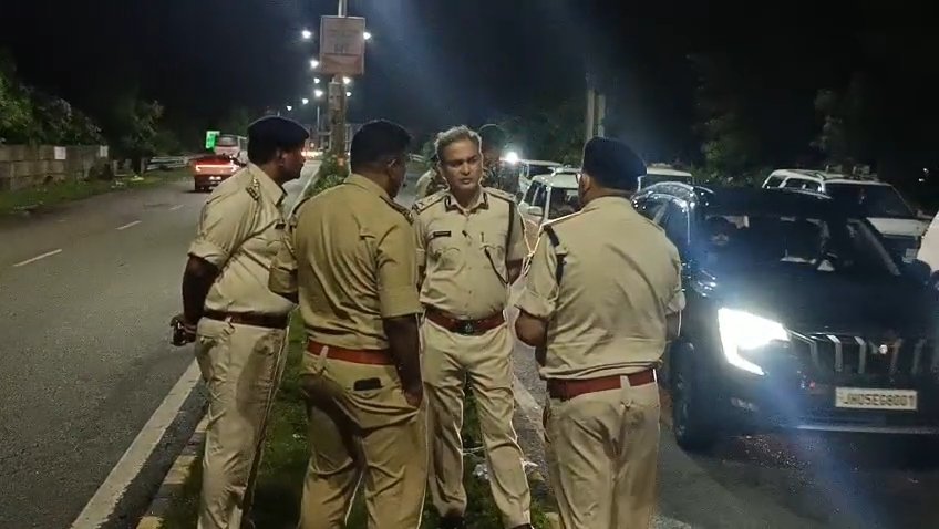Jamshedpur ADG inspection: मरीन ड्राइव हादसे की जांच तेज, एडीजी मनोज कौशिक ने घटनास्थल का किया निरीक्षण 8 Jamshedpur ADG inspection: मरीन ड्राइव हादसे की जांच तेज, एडीजी मनोज कौशिक ने घटनास्थल का किया निरीक्षण