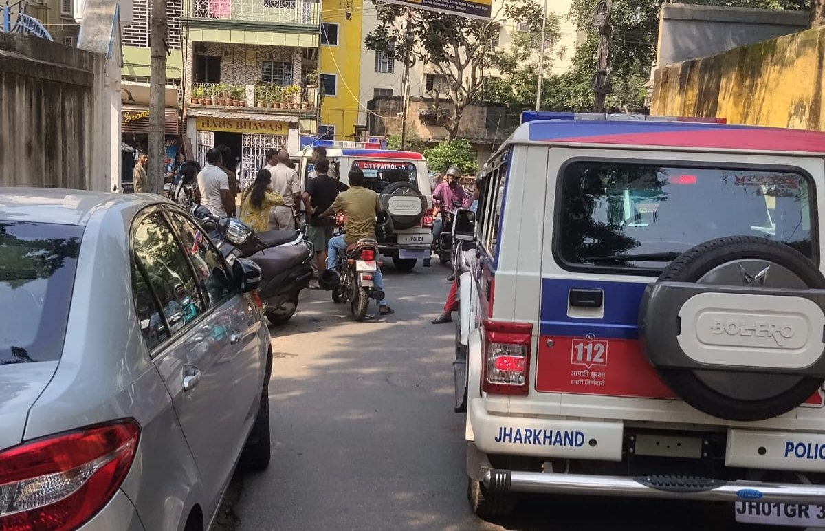 Jamshedpur Police: बिष्टुपुर पुलिस की तत्परता बनी मिसाल, एक कॉल… और दो मिनट में पुलिस मौके पर पहुंची पेट्रोलिंग टीम, स्थानीय नागरिक ने व्हाट्सऐप पर साझा की पुलिस की फीडबैक, सराहनीय 8 Jamshedpur Police: बिष्टुपुर पुलिस की तत्परता बनी मिसाल, एक कॉल… और दो मिनट में पुलिस मौके पर पहुंची पेट्रोलिंग टीम, स्थानीय नागरिक ने व्हाट्सऐप पर साझा की पुलिस की फीडबैक, सराहनीय