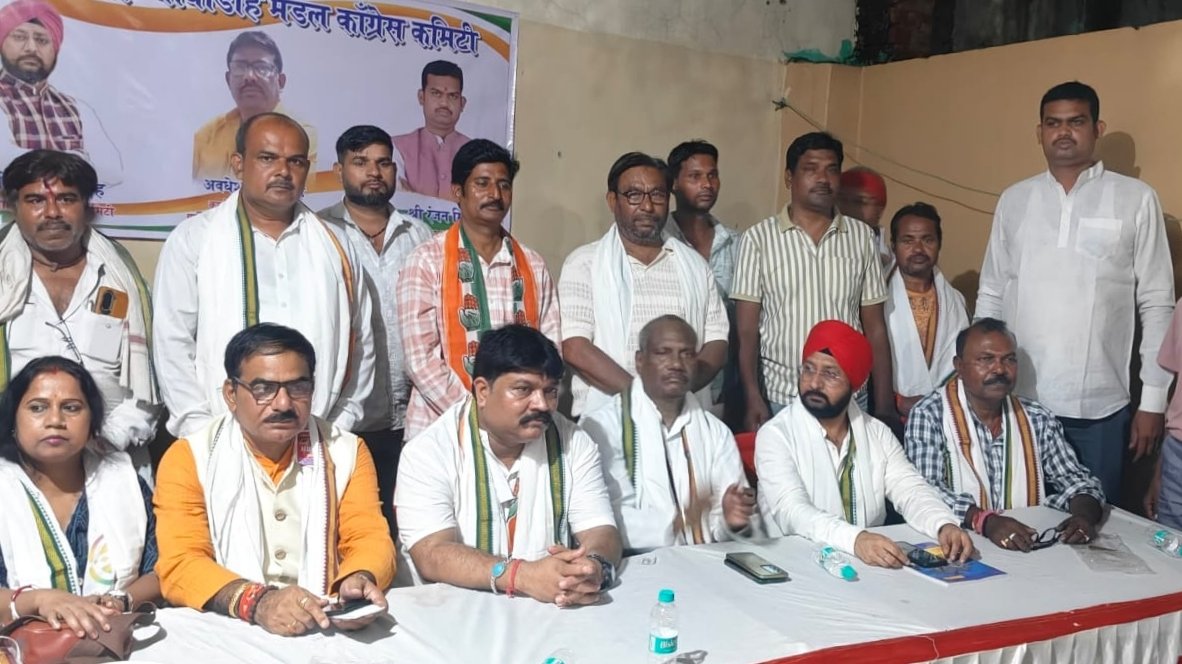 Jamshedpur Congress meeting: राजभवन घेराव और पंचायत चुनाव की तैयारियों पर कांग्रेस की अहम बैठक, संगठन को बूथ स्तर तक मजबूत करने की बनी रणनीति 2 Jamshedpur Congress meeting: राजभवन घेराव और पंचायत चुनाव की तैयारियों पर कांग्रेस की अहम बैठक, संगठन को बूथ स्तर तक मजबूत करने की बनी रणनीति