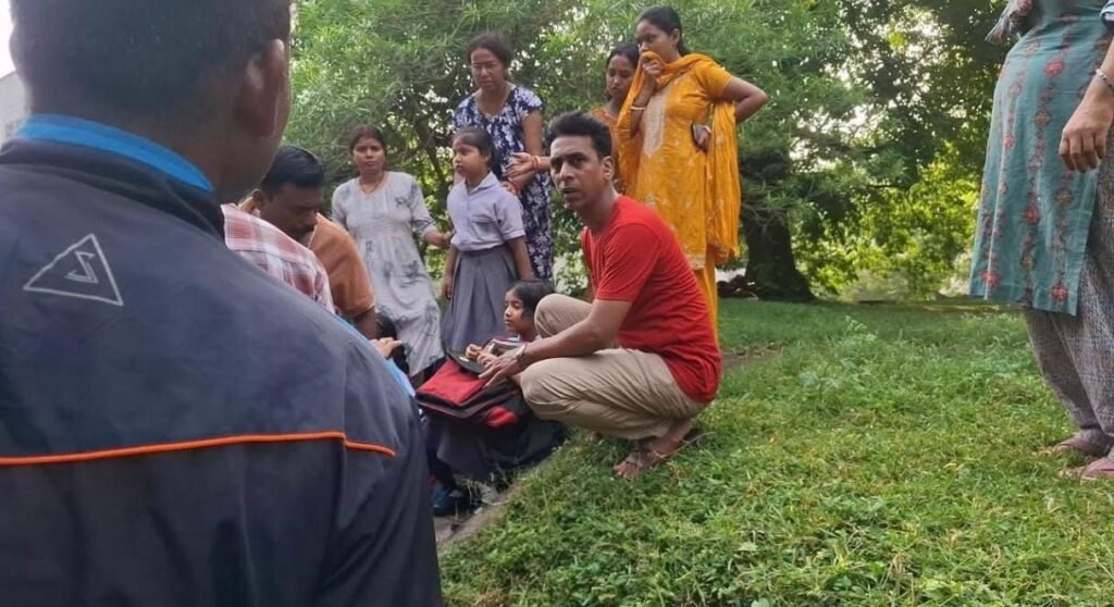 Jamshedpur Telco accident : टेल्को में बच्चों से भरी स्कूल वैन डिवाइडर से टकराई, 15 से 17 बच्चे गंभीर घायल, चालक भी गंभीर 3 The Jharkhand Wire