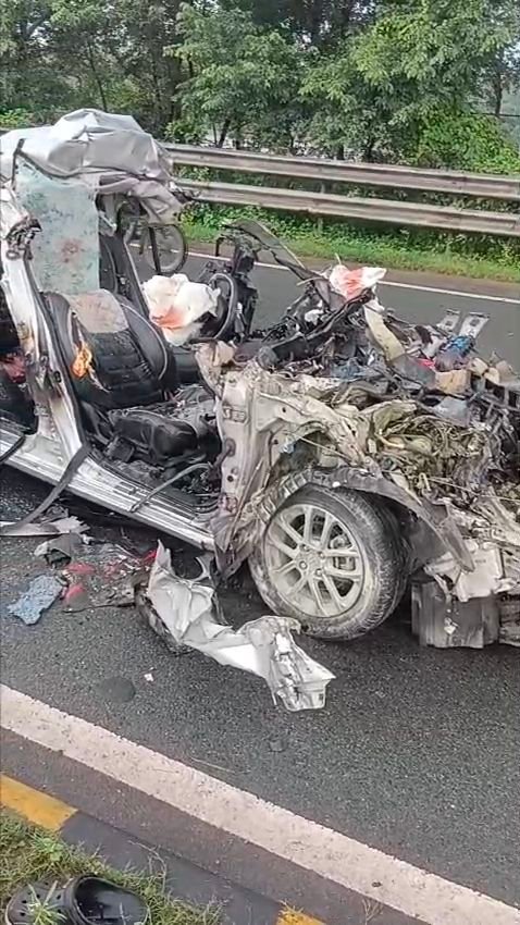 Big Breaking Jamshedpur: मरीन ड्राइव पर भीषण सड़क हादसा, मंत्री दीपिका पांडेय सिंह की बेटी समेत चार की मौत 2 The Jharkhand Wire