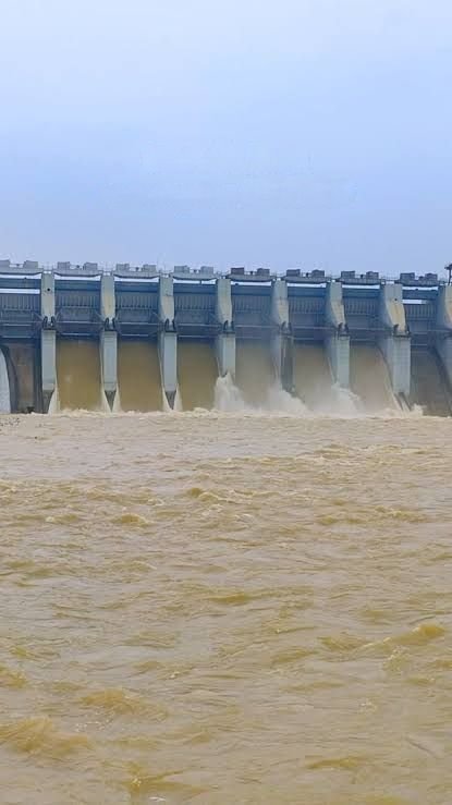 Chandil Dam Water level: चांडिल डैम का जलस्तर फिर बढ़ा, 180.44 मीटर पहुंचा, तीन रेडियल गेट खुले 2 The Jharkhand Wire