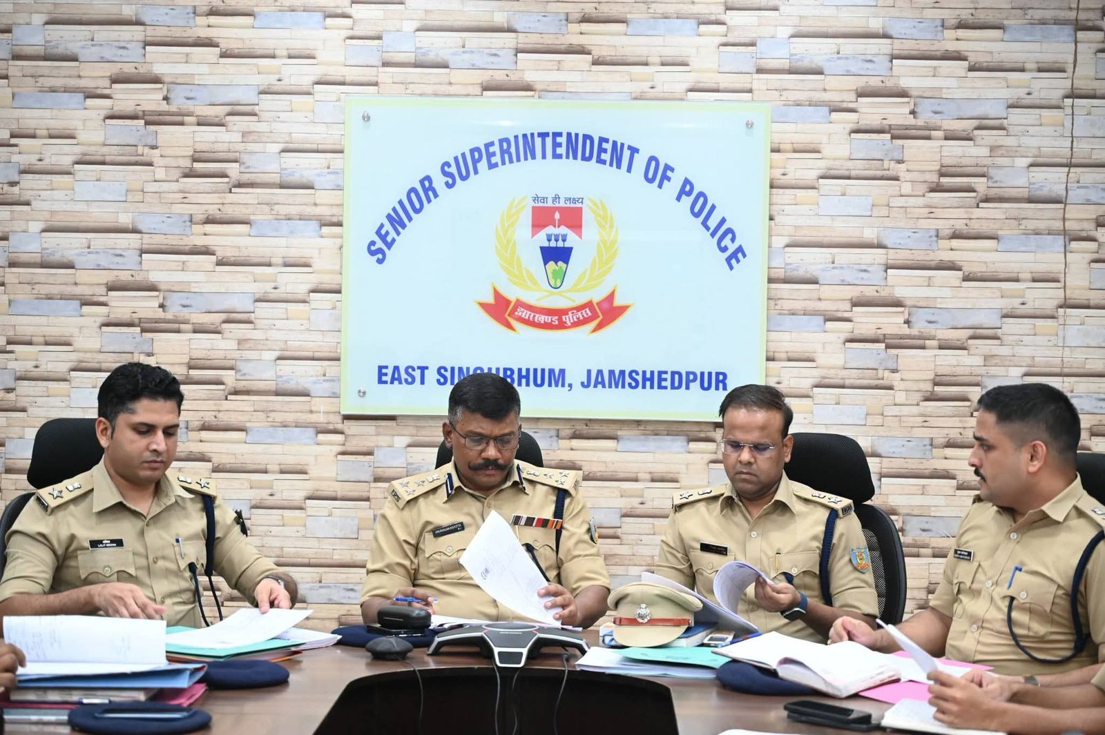 Jamshedpur Police: गोलमुरी बैंक लूटकांड की डीआईजी ने की समीक्षा, दुर्गा पूजा की सुरक्षा को लेकर दिए निर्देश