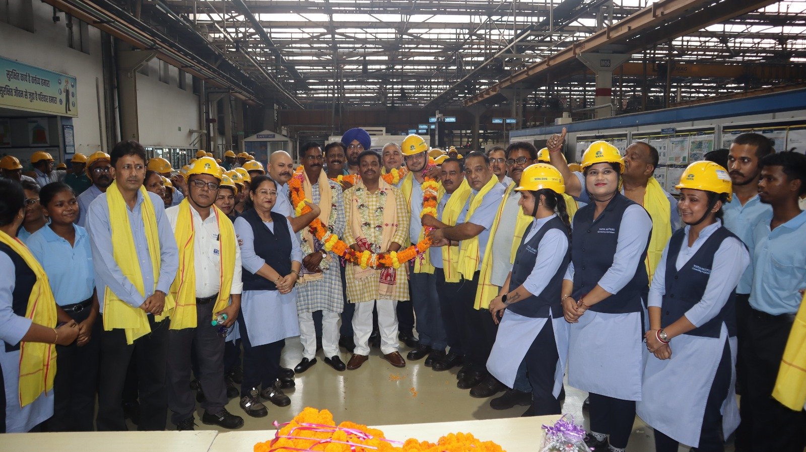Tata Motors Bonus: टाटा मोटर्स के ट्रांसमिशन डिवीजन में उपाध्यक्ष अमित कुमार सिंह की अगुवाई में यूनियन अध्यक्ष एवं महामंत्री का भव्य स्वागत, कर्मचारी हितों को लेकर महामंत्री आर.के. सिंह ने दिया भरोसा