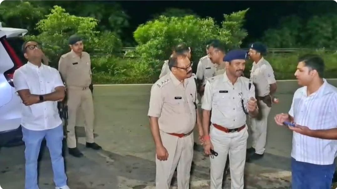 Jamshedpur encounter Breaking: बिंदल मॉल रेस्टोरेंट फायरिंग कांड में शामिल आरोपियों और पुलिस के बीच मुठभेड़, दो घायल 5 Jamshedpur encounter Breaking: बिंदल मॉल रेस्टोरेंट फायरिंग कांड में शामिल आरोपियों और पुलिस के बीच मुठभेड़, दो घायल