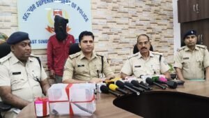 Jamshedpur police in action: बर्मामाइंस में अवैध हथियार के साथ युवक गिरफ्तार, देशी कट्टा और पांच गोलियां बरामद 16 Jamshedpur police in action: बर्मामाइंस में अवैध हथियार के साथ युवक गिरफ्तार, देशी कट्टा और पांच गोलियां बरामद