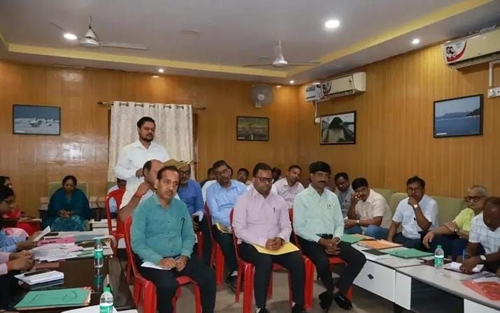 Koderma News: कोडरमा में पर्यावरण संरक्षण पर सख्ती, खदानों-क्रशर में प्रदूषण मानकों के पालन का निर्देश, बैठक में सभापति उदय शंकर सिंह और विधायक संजीव सरदार रहे मौजूद 3 The Jharkhand Wire