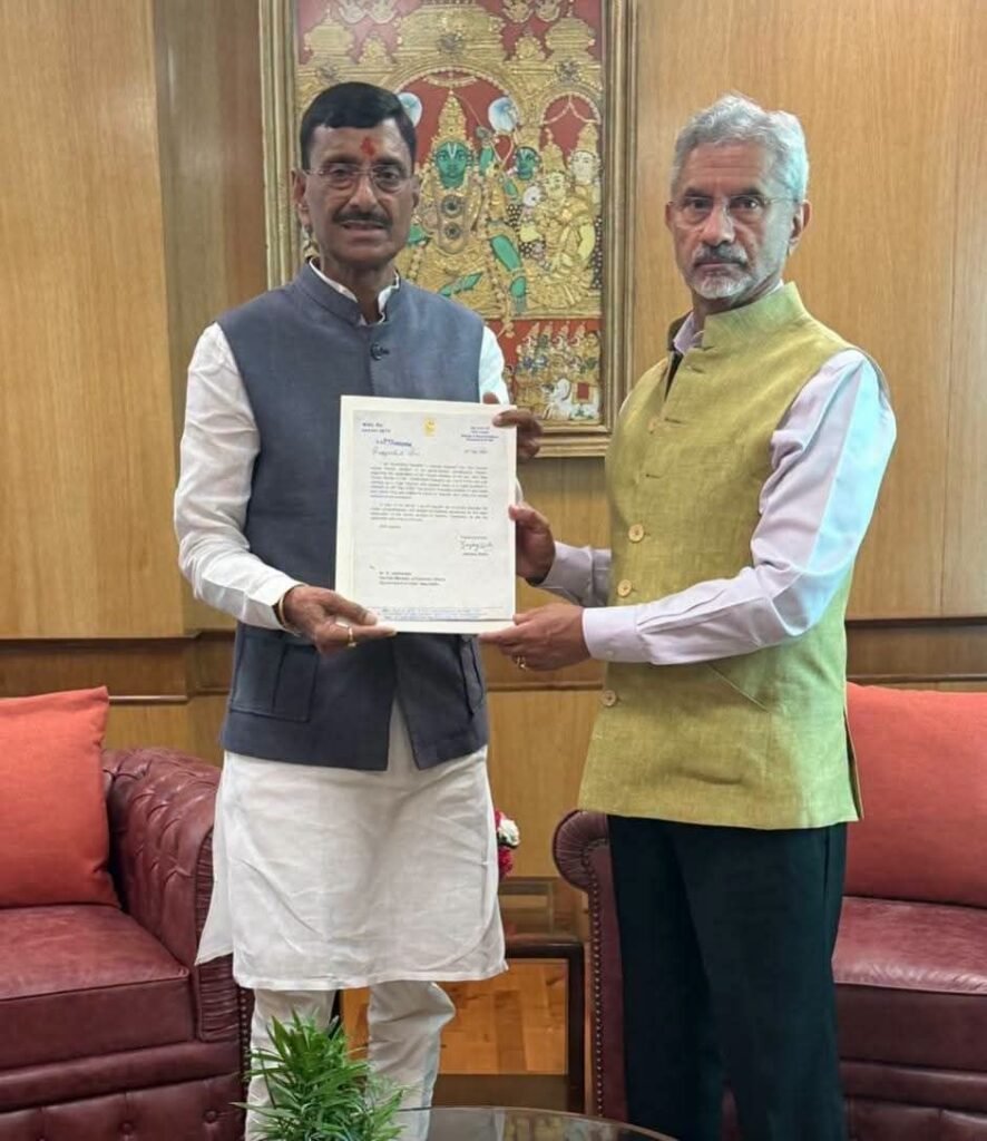 Jamshedpur News: वियतनाम हादसे में दिवंगत विनय राय और राजा कुमार वर्मा के पार्थिव शरीर भारत लाने की कवायद तेज, विदेश मंत्री डॉ. एस. जयशंकर से मिले रक्षा राज्य मंत्री संजय सेठ और कुलवंत सिंह बंटी 2 The Jharkhand Wire