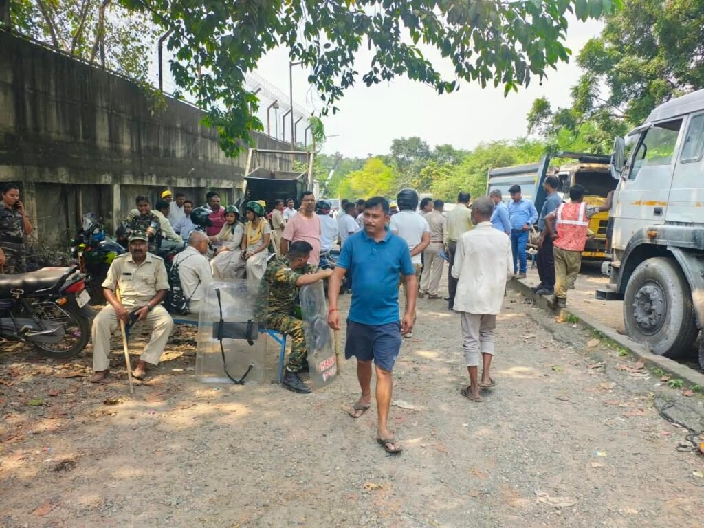 Jamshedpur Encroachment drive: बर्मामाइंस में प्रशासन का बड़ा एक्शन, 17 दुकानों से हटाया गया अतिक्रमण, 3 The Jharkhand Wire